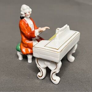 VTG Made In Japan Gold Castle Man Playing Grand Piano Porcelain Figurine